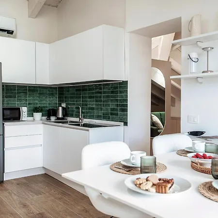 Apartamento Amazing Attic With Terrace On Harbour Como