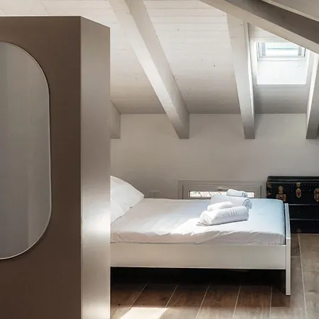 Amazing Attic With Terrace On Harbour Lägenhet Como