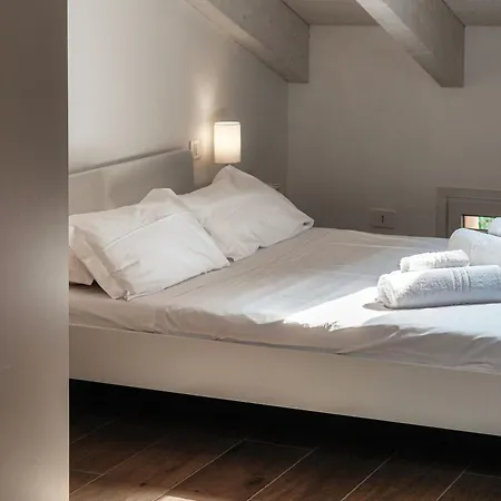 Amazing Attic With Terrace On Harbour Apartman Como