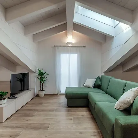 Amazing Attic With Terrace On Harbour *