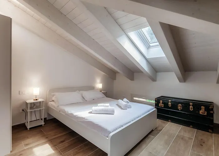 Apartamento Amazing Attic With Terrace On Harbour Como