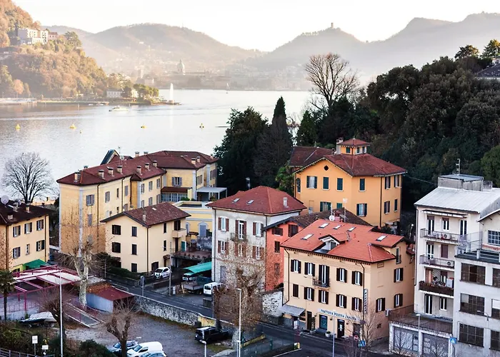 Apartamento Amazing Attic With Terrace On Harbour Como